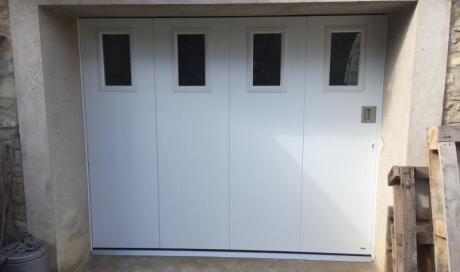 Installation d'une porte de garage basculante chez un particulier à Beaune